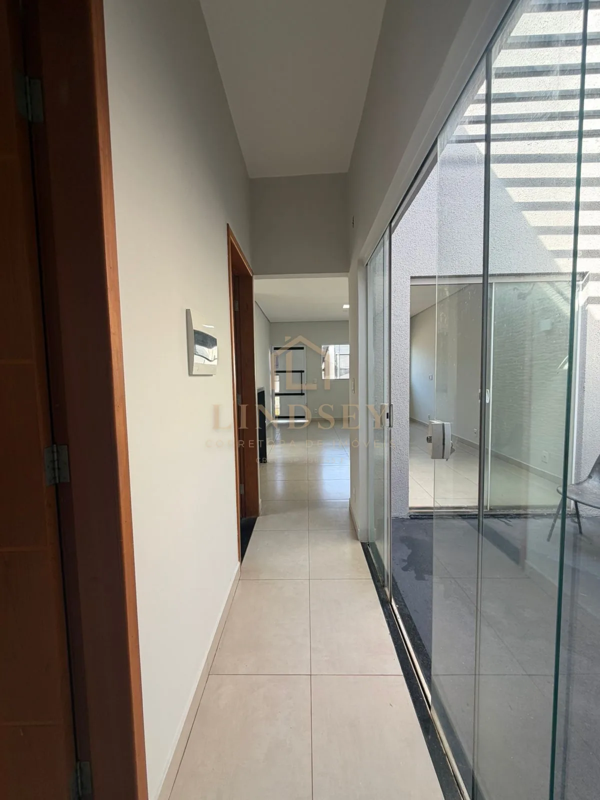 Casa à venda com 2 dormitórios e quintal amplo, foto 1